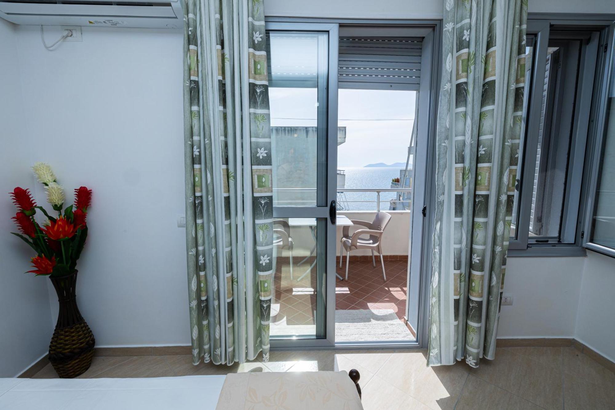 Lucas Apartments Rental Влёра Экстерьер фото