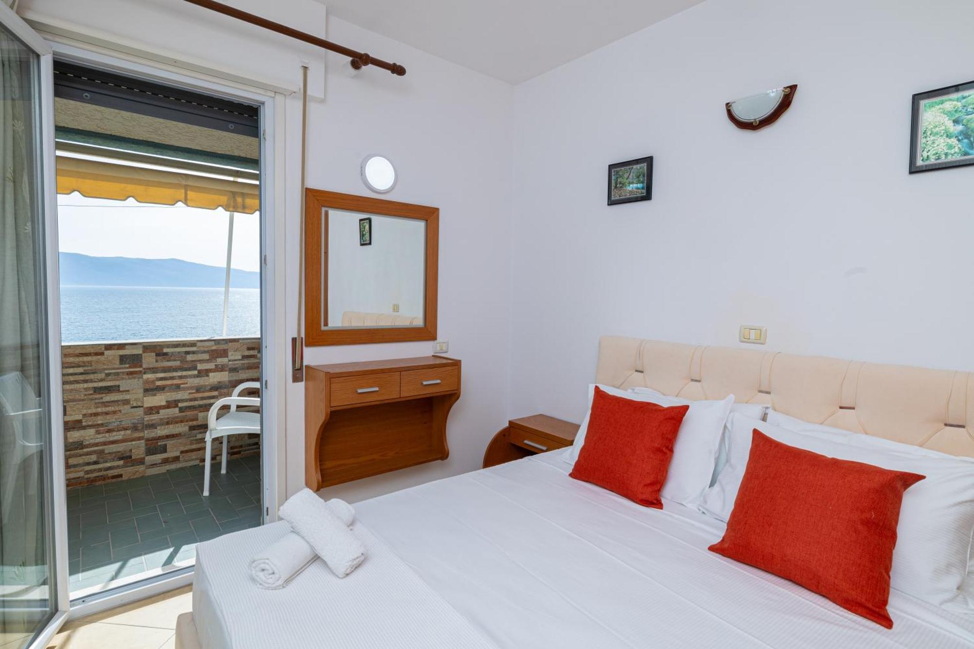 Lucas Apartments Rental Влёра Экстерьер фото