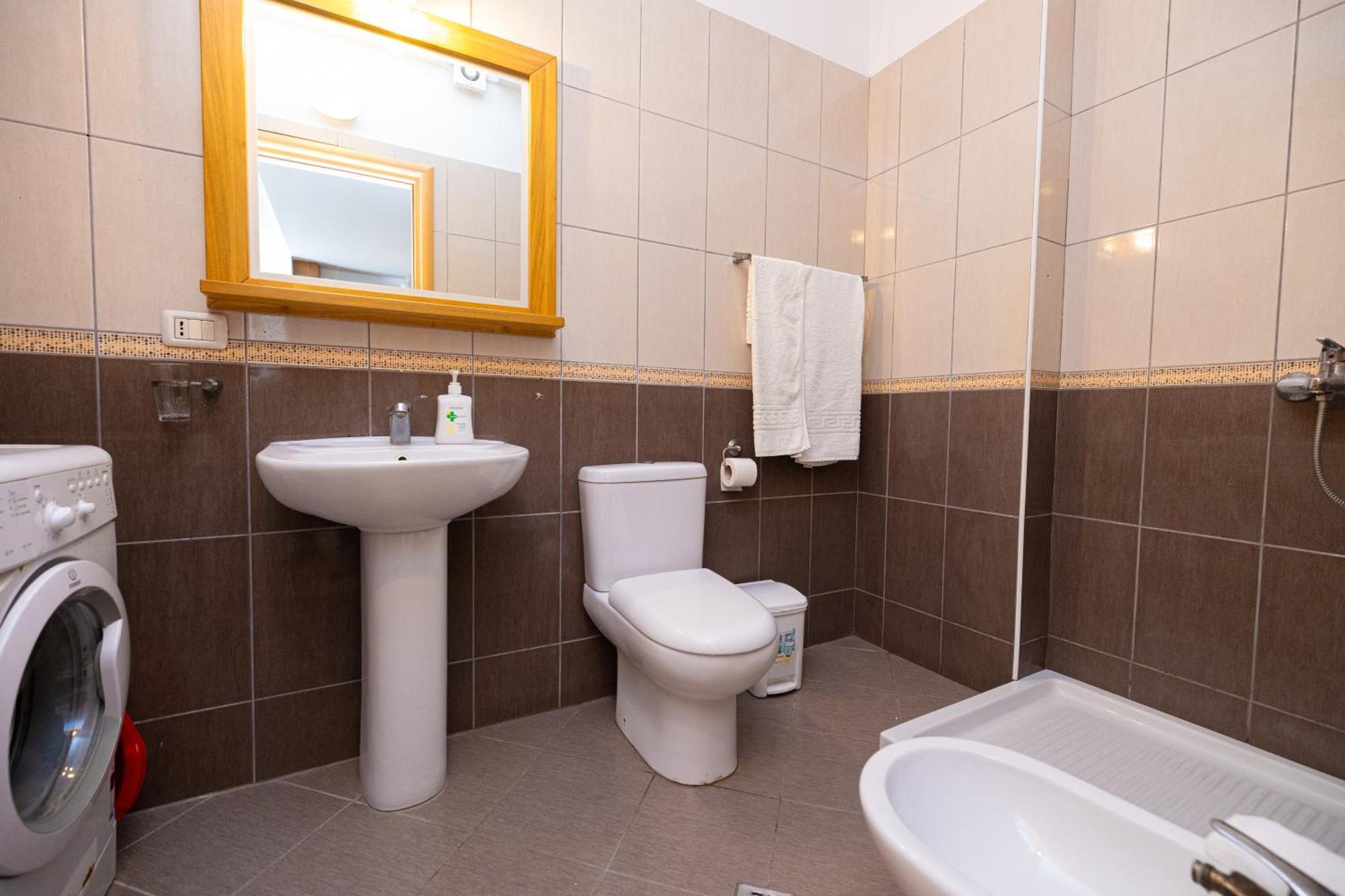 Lucas Apartments Rental Влёра Экстерьер фото
