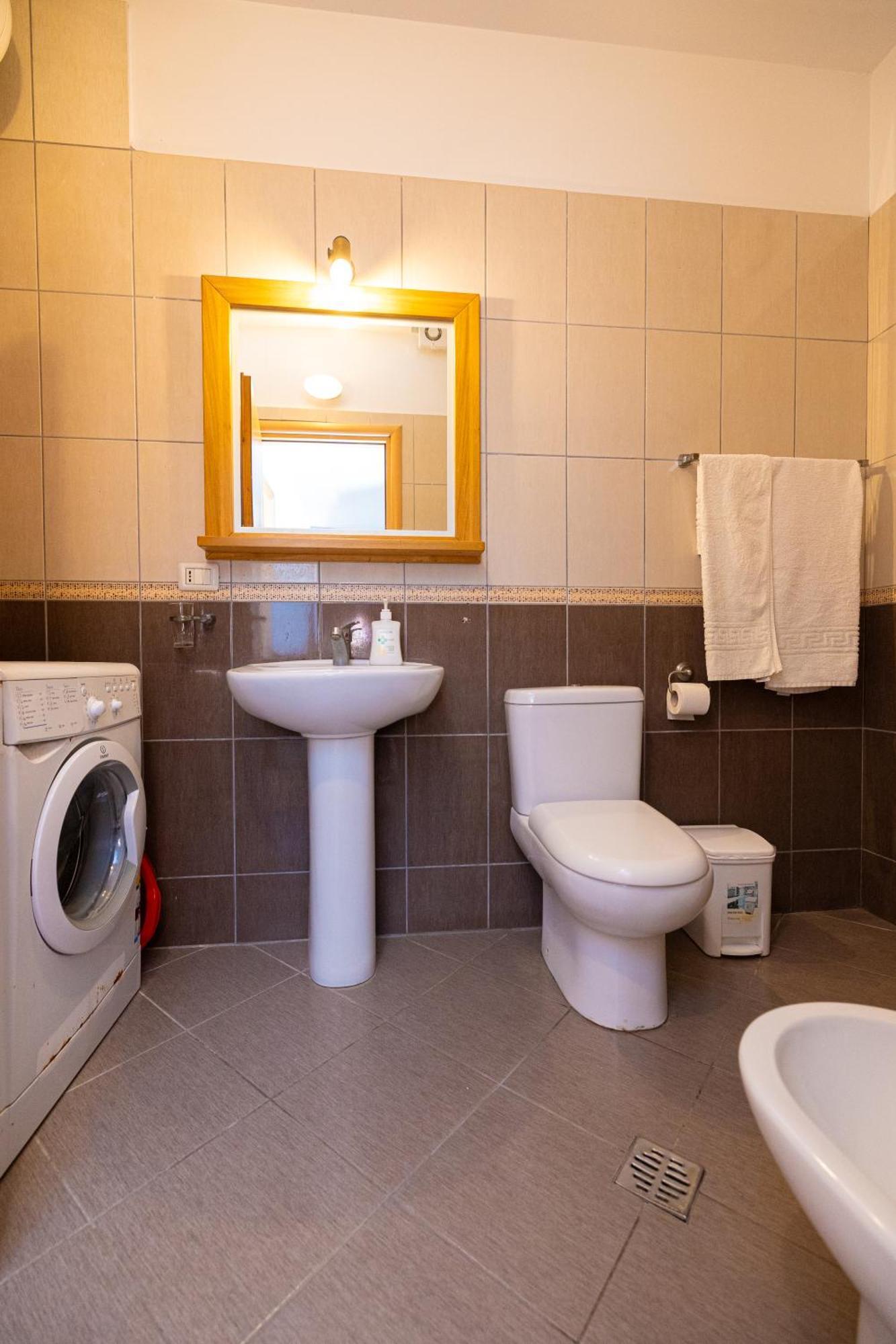Lucas Apartments Rental Влёра Экстерьер фото
